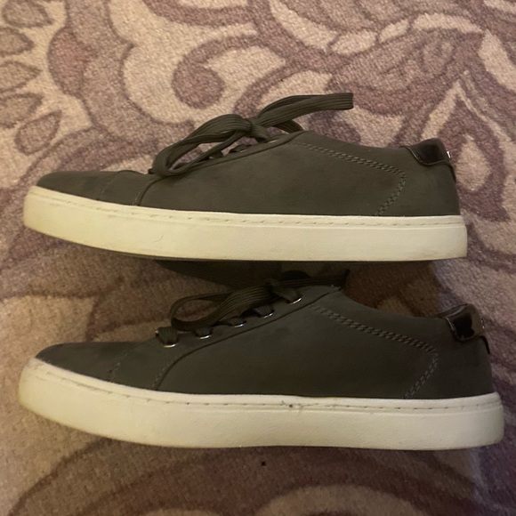 Liz Claiborne Shoes - Picture 6 of 12